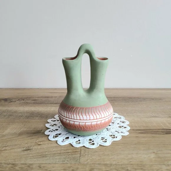 Navajo hand made pottery red clay wedding vase signed by artist. - Picture 2 of 9